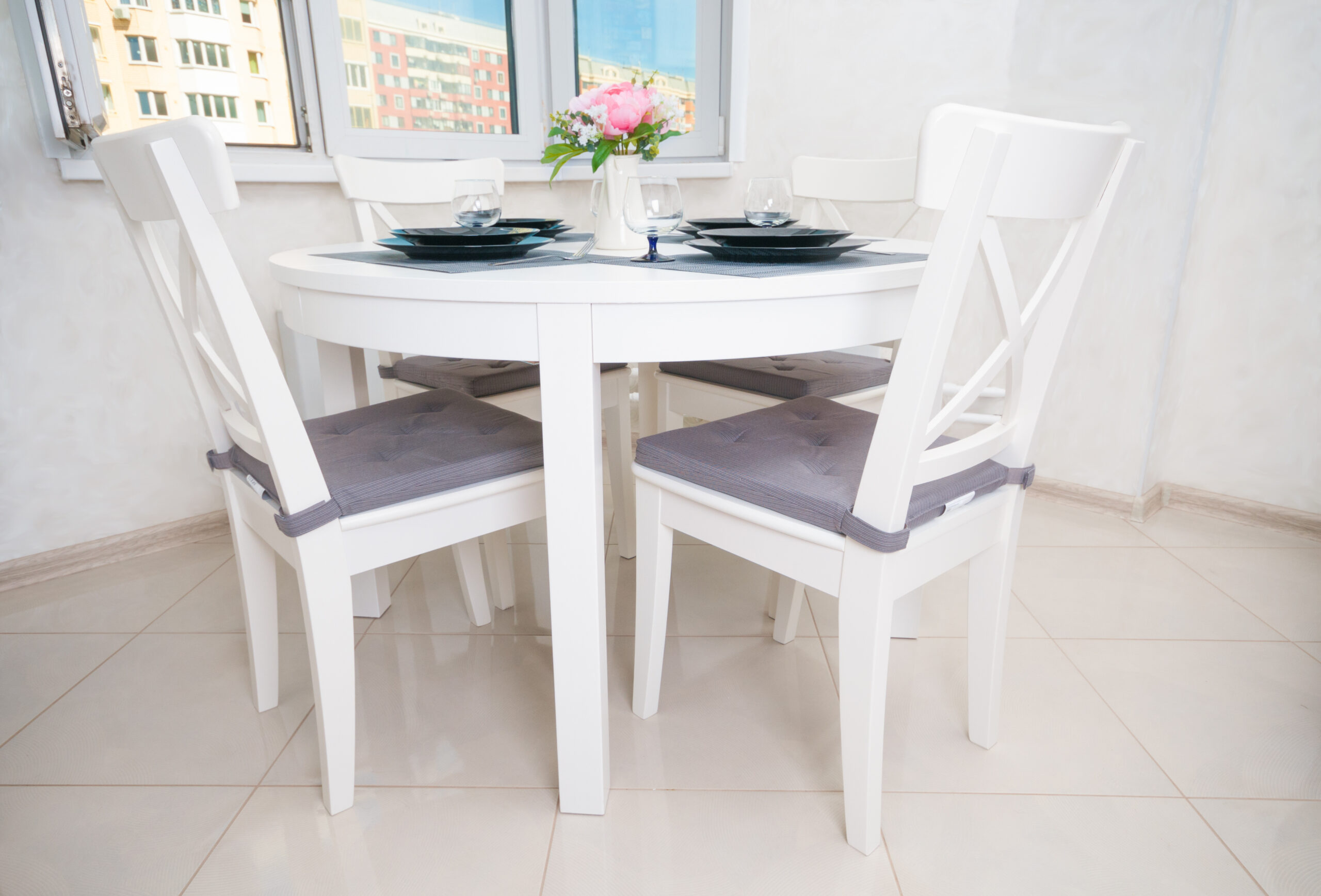 早い者勝ち！】人気の円形ダイニングテーブル KANADEMONO The cafe