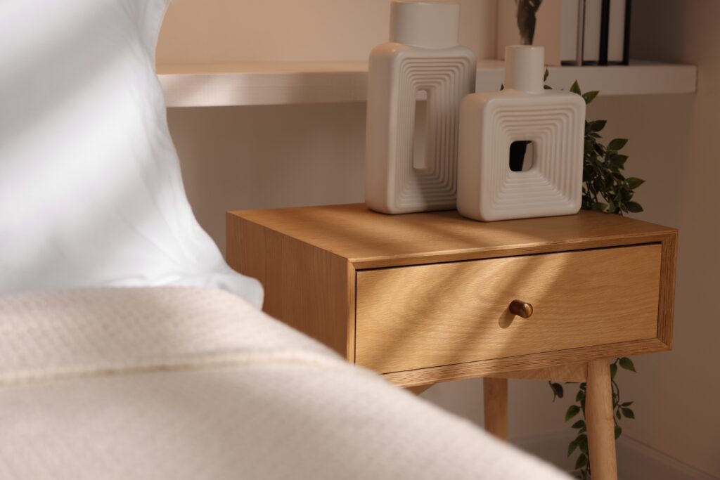 2026年】ベッド横サイドテーブルのおすすめ14選！便利な収納付きから