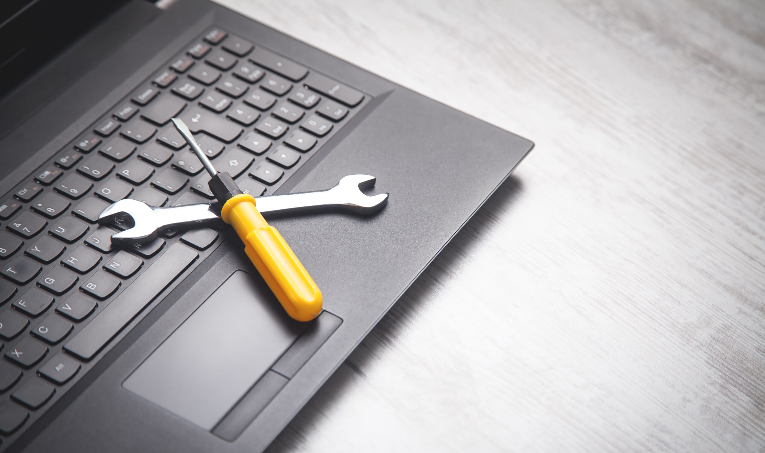 玩具とキーボードが動かないパソコン パソコンのキーボードが反応しない原因と対処法 | パソコン修理