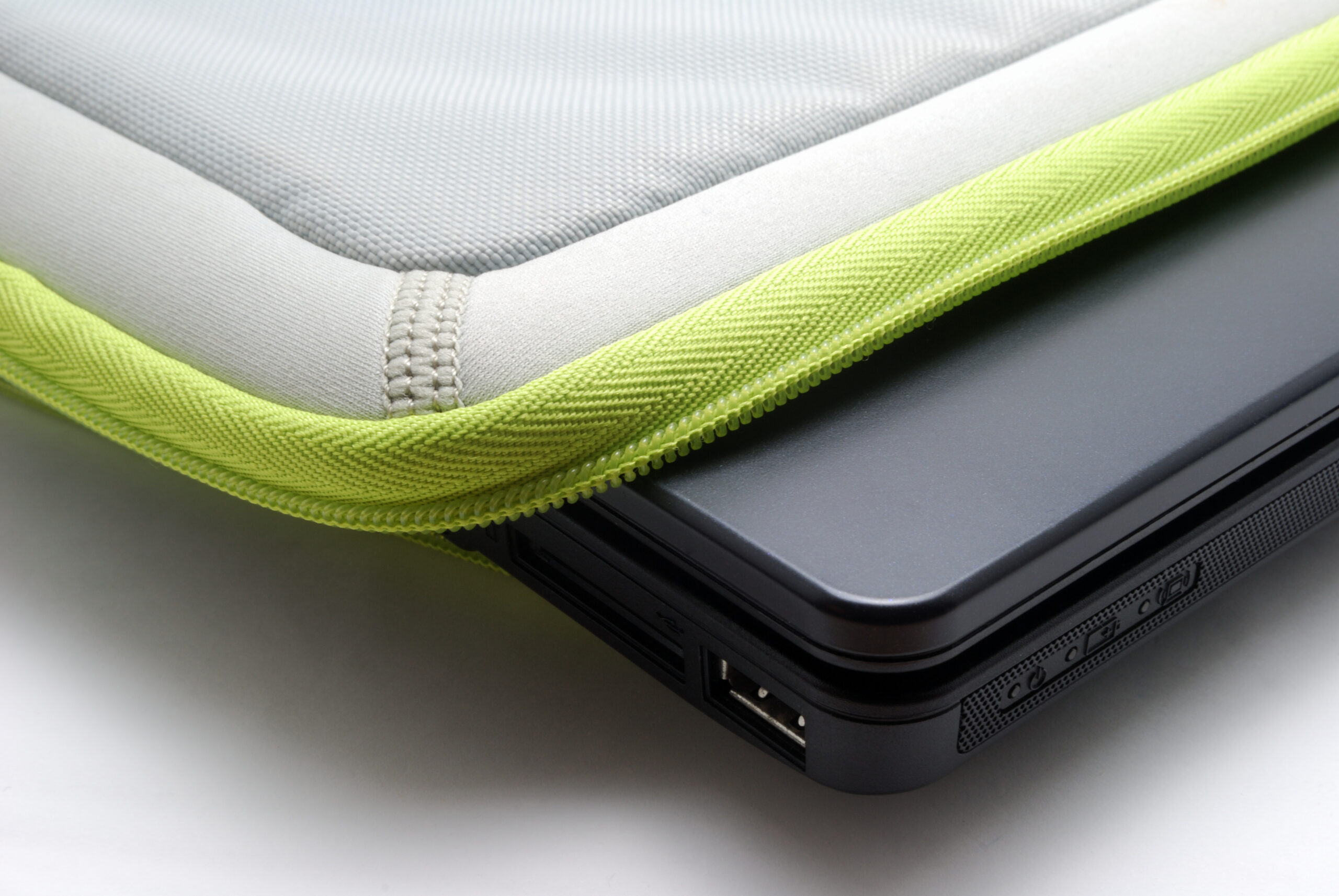 【2025年】パソコンケースのおすすめ12選！衝撃やキズからしっかり守る安心設計モデルを厳選