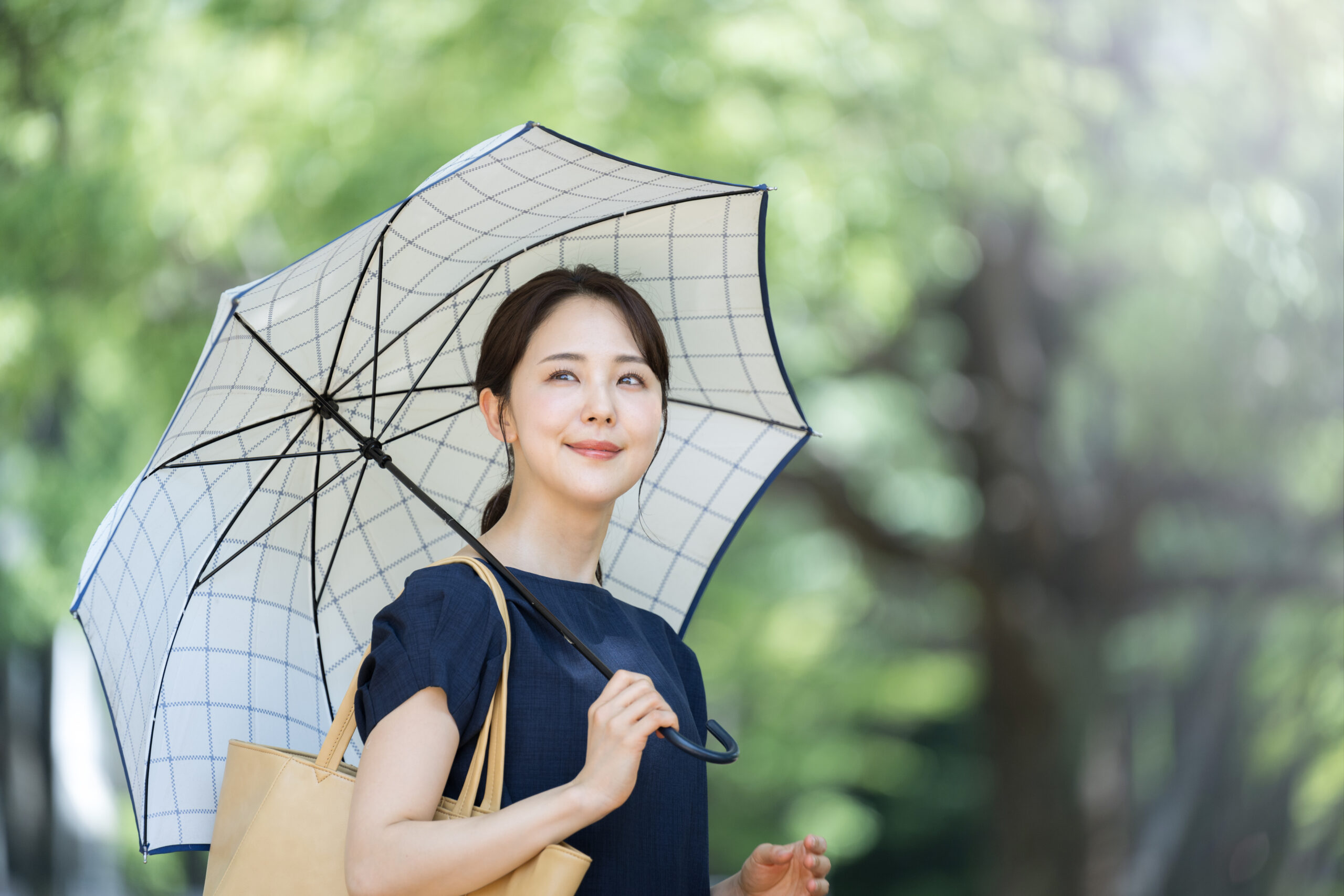 2026年】日傘のおすすめ6選！紫外線と暑さを同時に防ぐ夏のお出かけ