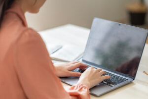 パソコン画面が真っ暗！電源はついてる時の原因と対処法を紹介