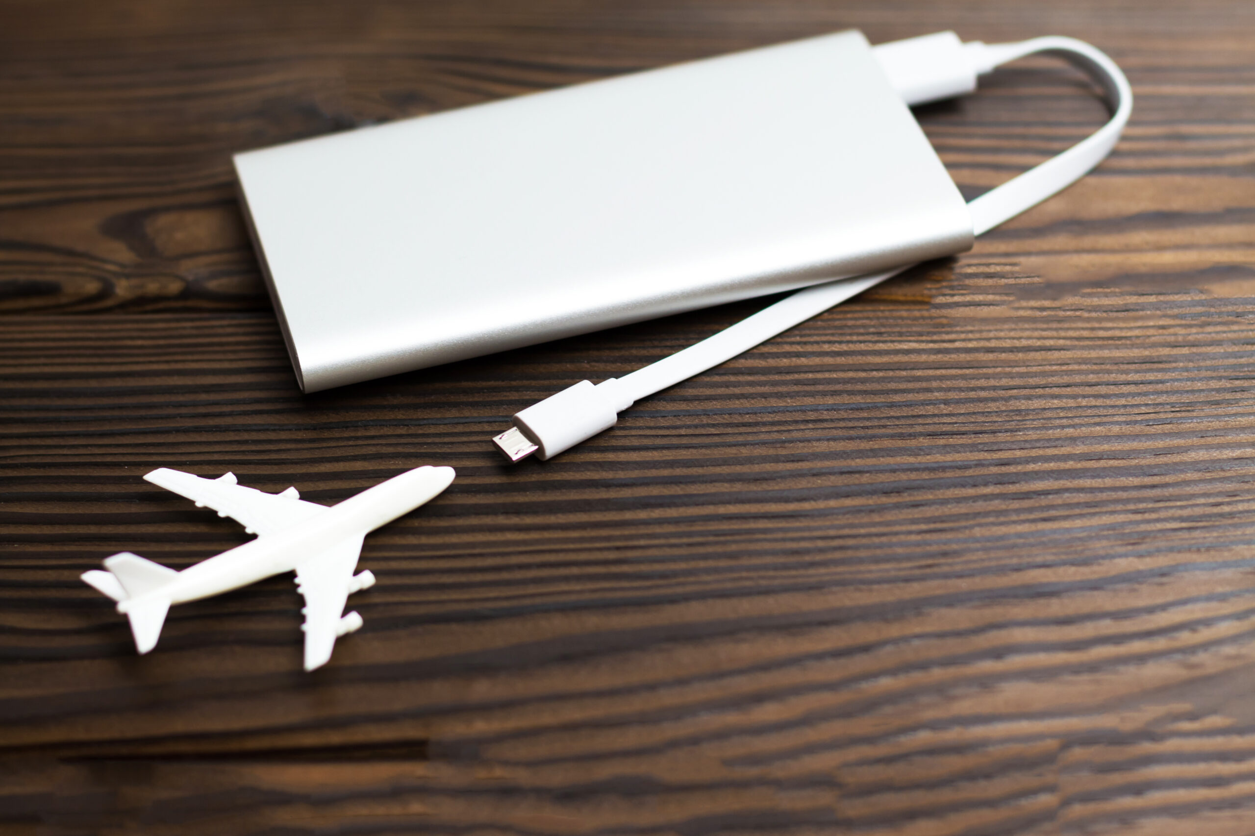 飛行機にモバイルバッテリーは持ち込める？持ち込みルールを解説！