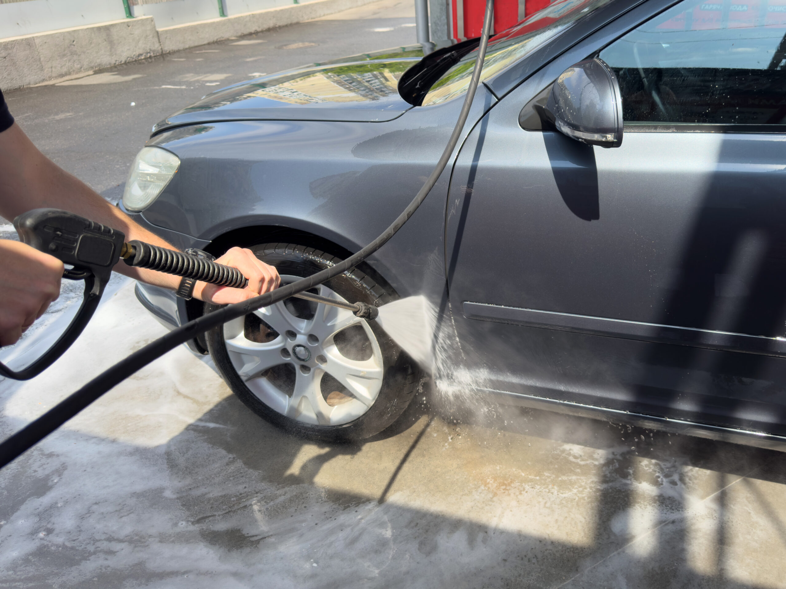 高圧洗浄機　大掃除　洗車 高圧洗浄機で洗車する方法！効果的な使い方と傷をつけないための注意点