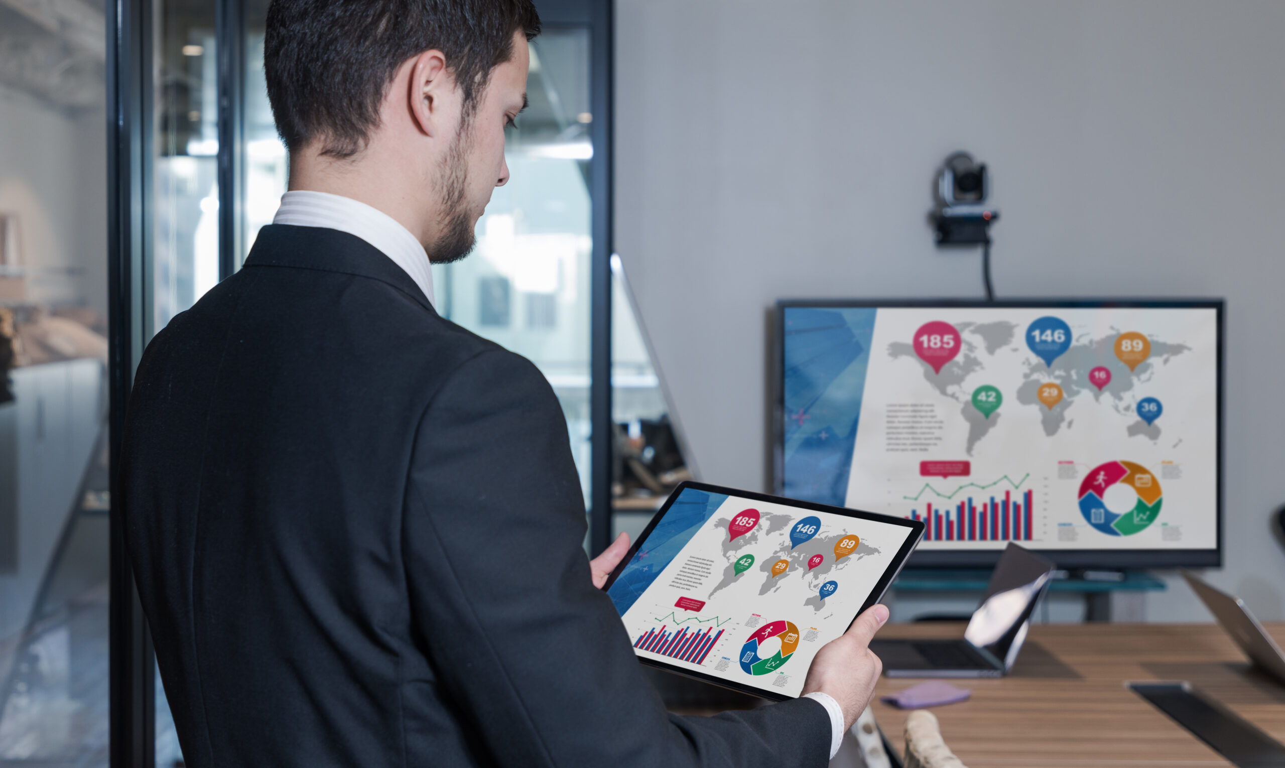 iPadをモニター出力するには？有線・無線接続と拡張表示の方法を解説！