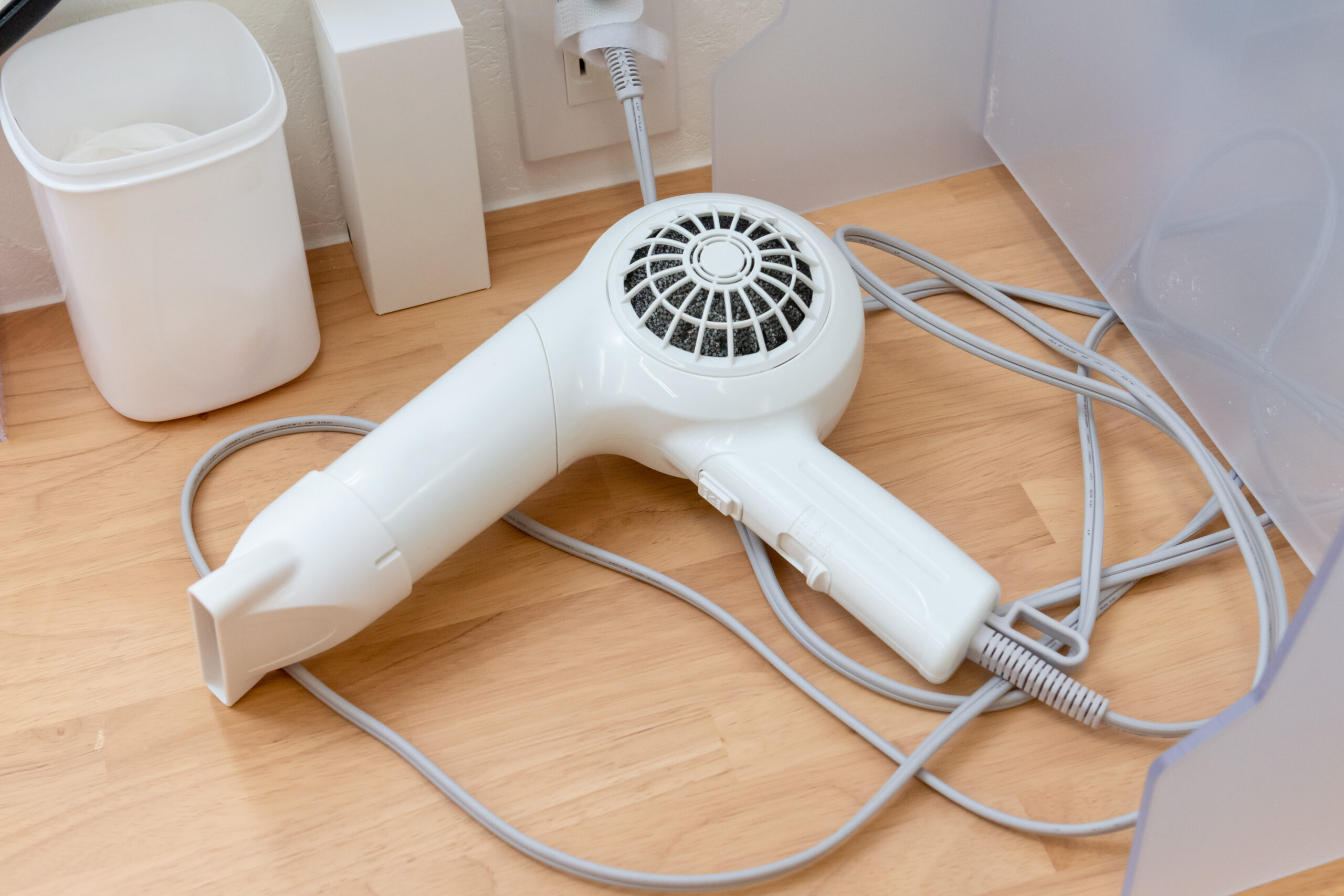 ドライヤーで髪をきれいに乾かすコツ！ツヤを出しながら傷めない正しい