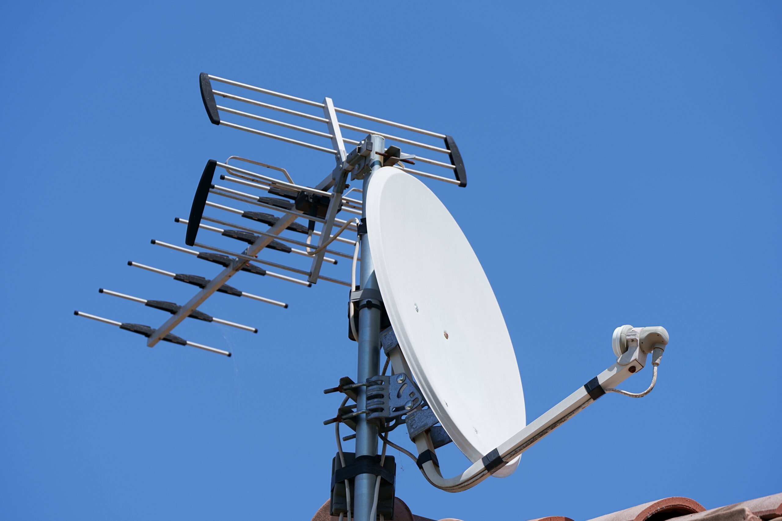 BSアンテナの寿命は何年？劣化サインと長持ちさせるコツ