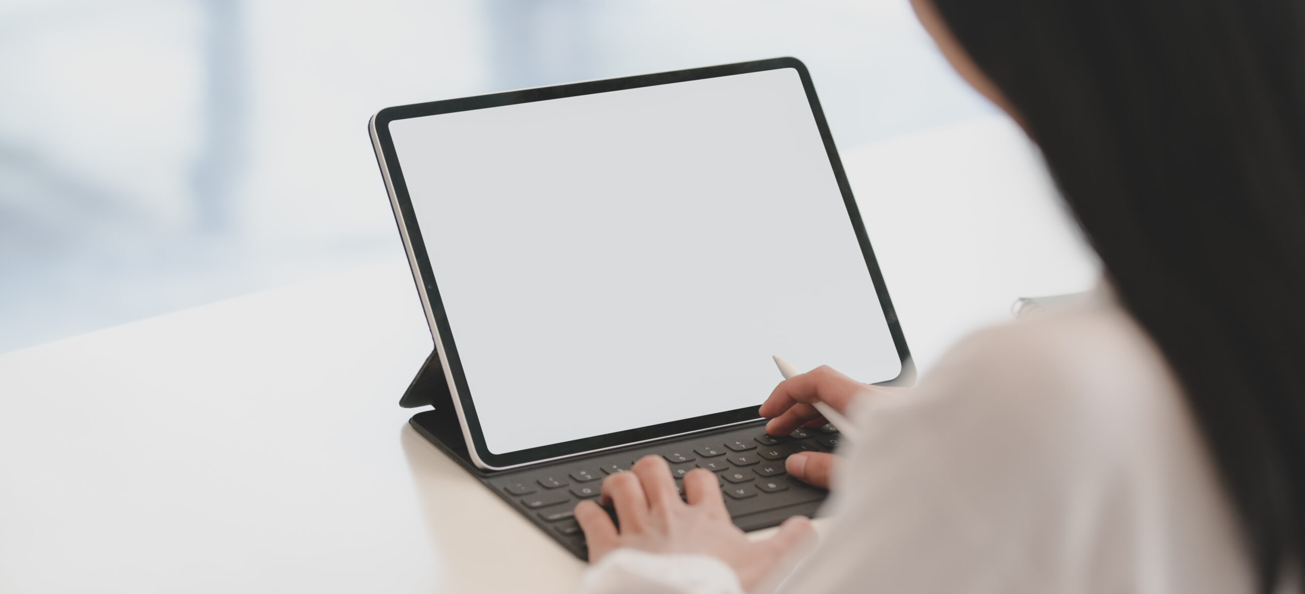 iPadをサブモニターとして使う方法！外部デバイスとの接続手順と対応