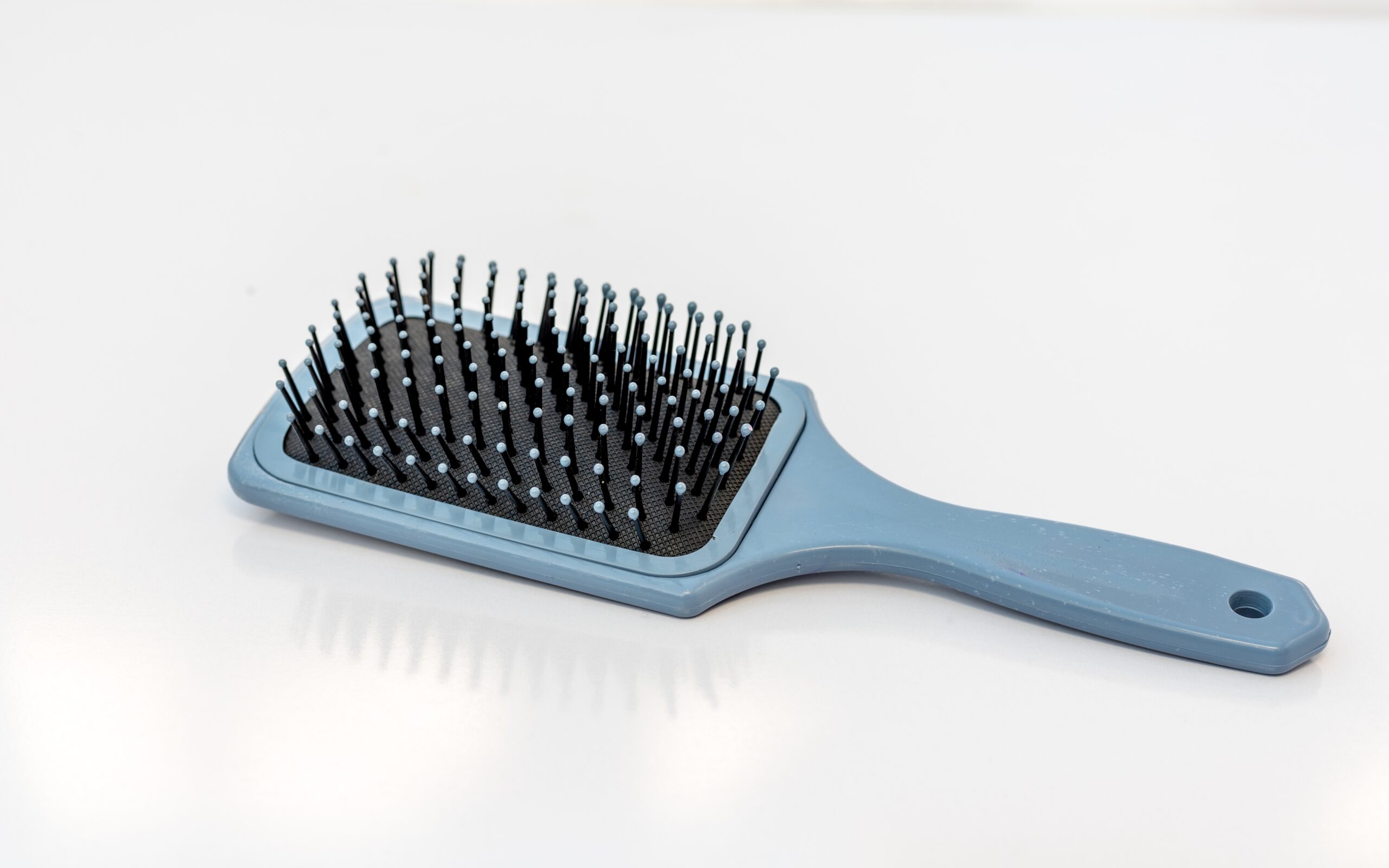 2026年】メンズヘアブラシのおすすめ紹介！頭皮ケアとセットをこれ一本